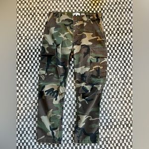 NWOT Camo Cargo Pants - Size 28
